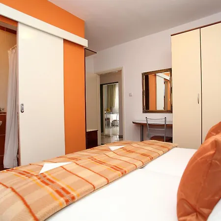 Apartman By The Sea Vinisce, Trogir - 11856 *