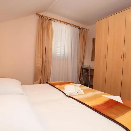 Apartman By The Sea Vinisce, Trogir - 11856